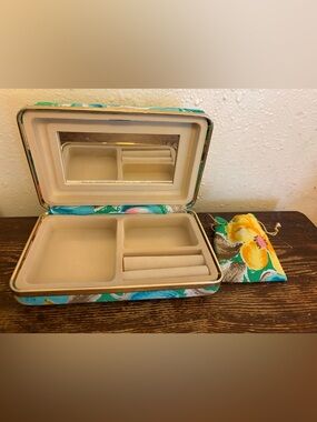 MUNDI Vintage Travel Jewelry Box Green Blue Floral With Pouch 7x4x1.5” Organizer